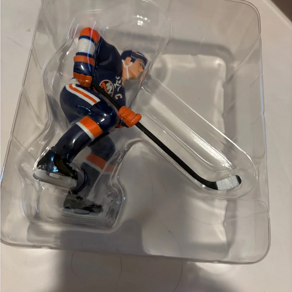 Hallmark keepsake John Tavares ornament - Picture 3 of 3